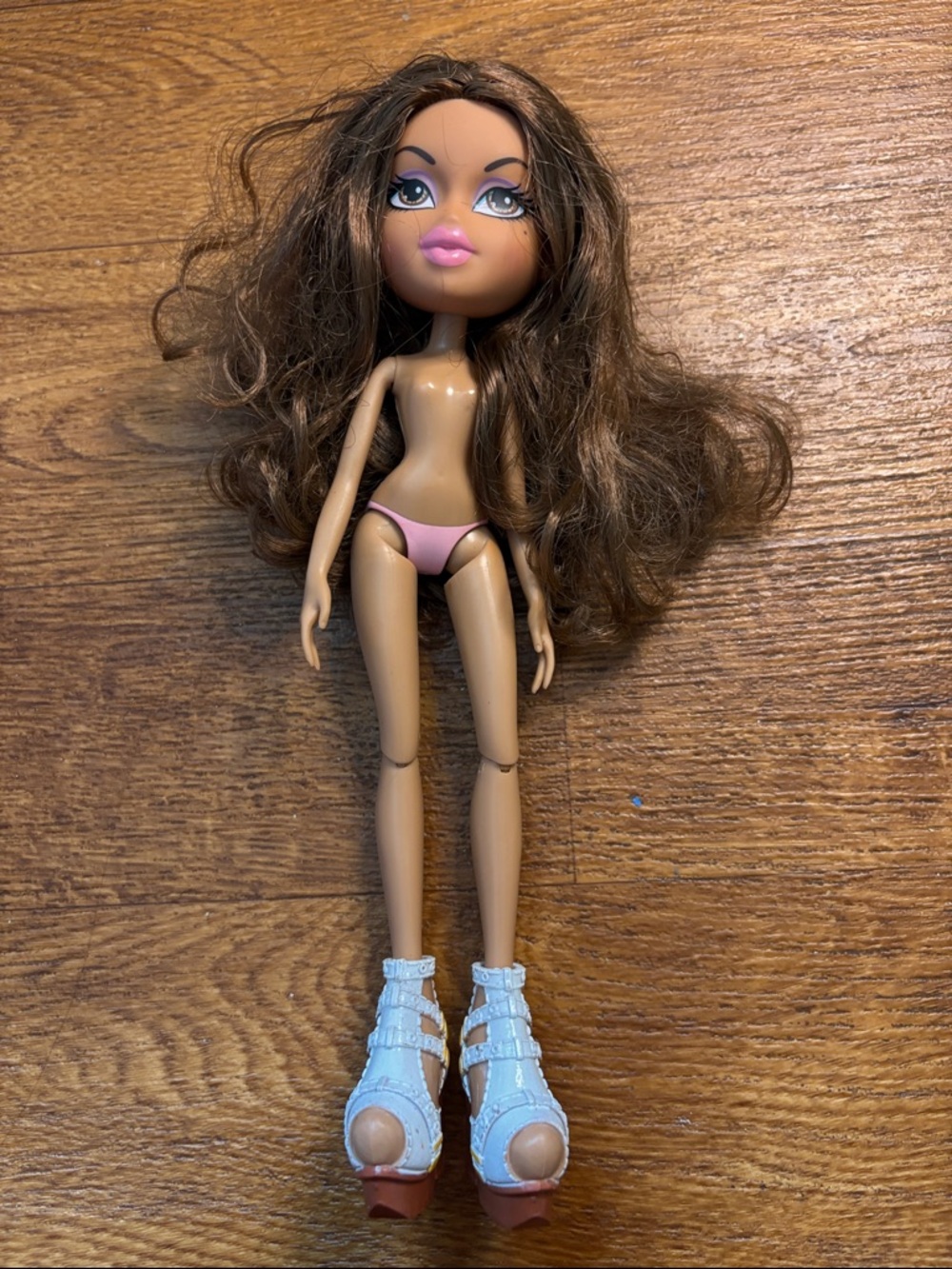 MGA Entertainment Bratz Hello My Name Is Yasmin Doll Poetry Princess